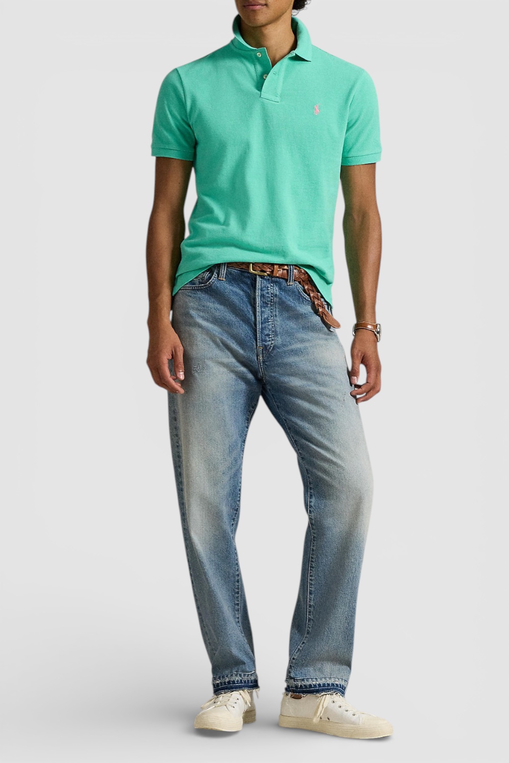 תמונת כל הלוק של חולצת פולו